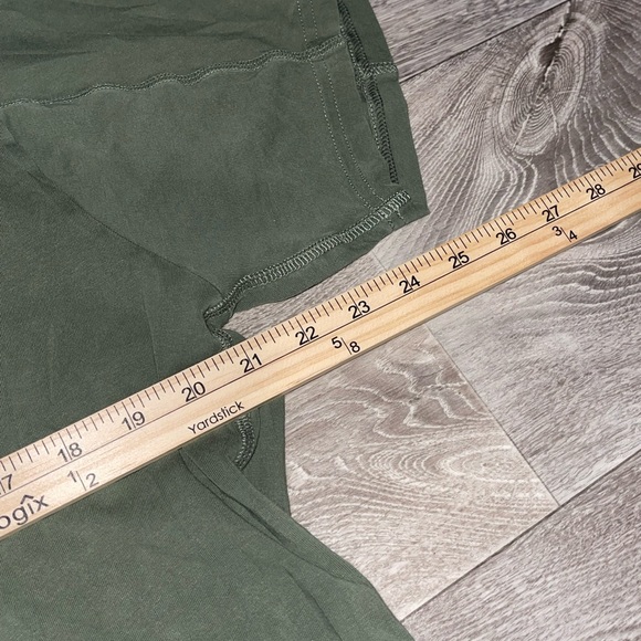 Green Gymshark compound short sleeve tshirt - Picture 3 of 4